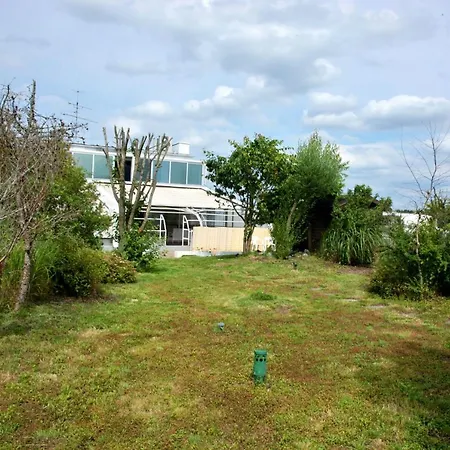 Διαμέρισμα Spacious In With Private Pool *